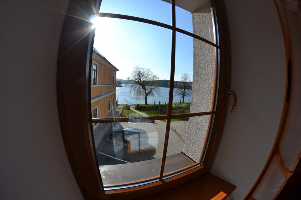Apartmany U Jezera Na Namesti Frymburk Exterior photo