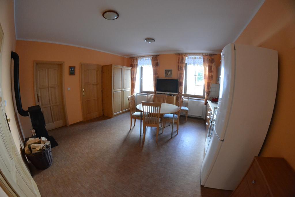 Apartmany U Jezera Na Namesti Frymburk Exterior photo