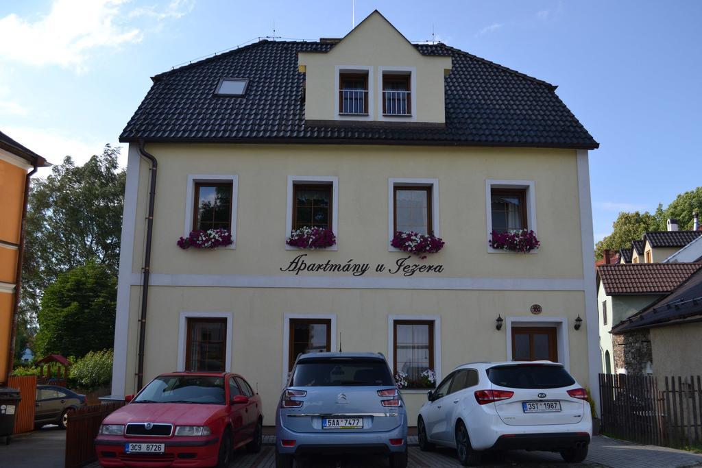 Apartmany U Jezera Na Namesti Frymburk Exterior photo