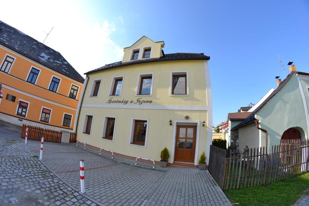 Apartmany U Jezera Na Namesti Frymburk Exterior photo