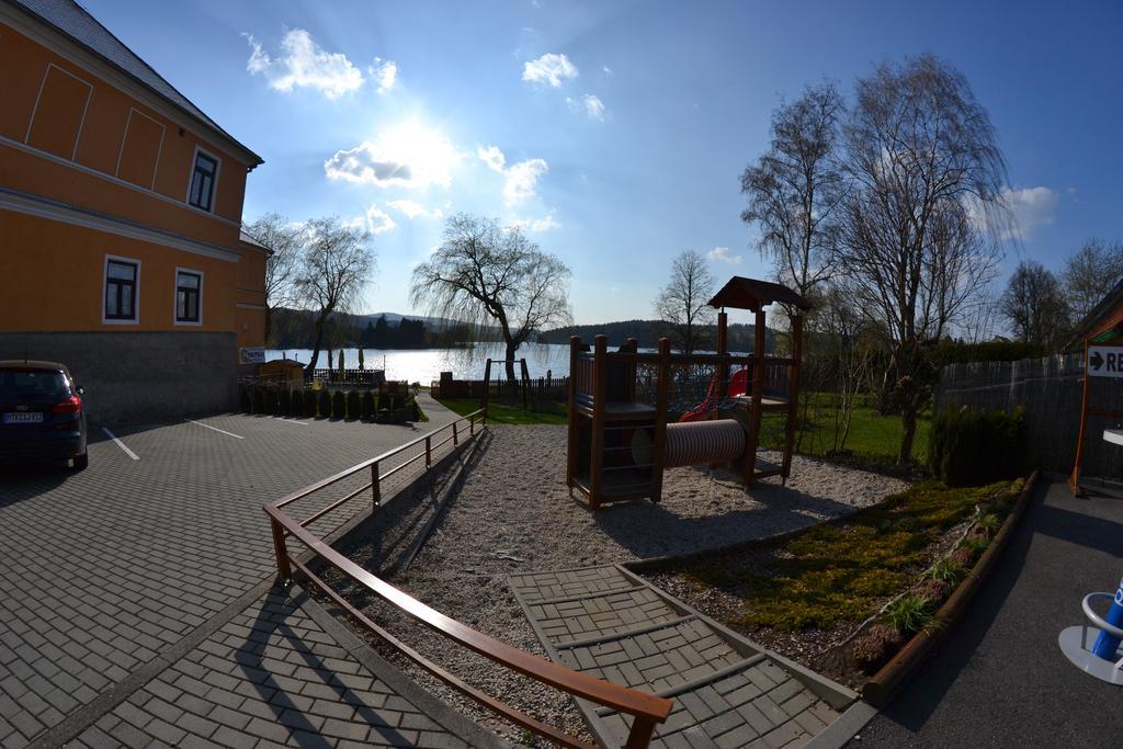Apartmany U Jezera Na Namesti Frymburk Exterior photo