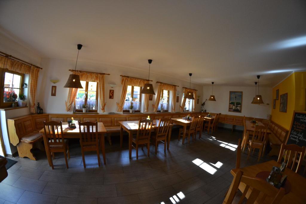 Apartmany U Jezera Na Namesti Frymburk Exterior photo